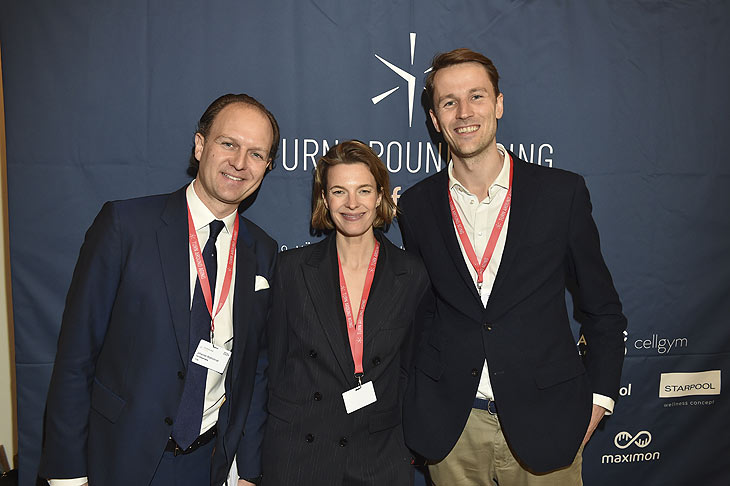 Juana Schwan, Dr. Irmi Huber, Angela Dienst bei der Turn Around Aging Konferenz im Künstlerhaus München am 08.03.2024 / ©Foto: BrauerPhotos / Goran Nitschke 